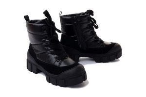 CAPRICE 26221-41 019 black comb, śniegowce damskie. Czarne buty zimowe Caprice, bez obcasa, na obcasie, bez zapięcia. Za 499,90 zł.