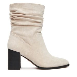 Botki Nine West. Brązowe botki Nine West, bez wzorów, bez obcasa, na słupku, bez zapięcia. Za 269,99 zł.