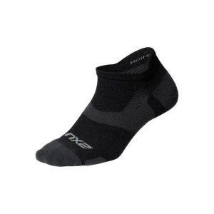 Niewidzialne skarpety 2XU Vectr LightCushion. Czarne skarpetki 2XU, bez wzorów. Za 131,00 zł.