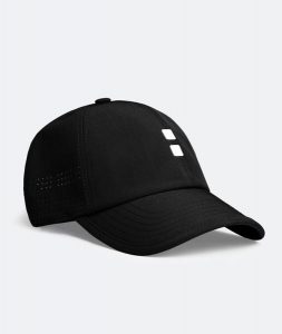 Czapka Unisex Play. Czarne czapki NORDICDOTS, bez wzorów. Za 128,00 zł.