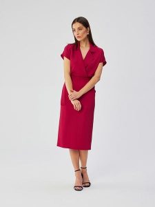Stylove Sukienka w kolorze czerwonym rozmiar: XL. Czerwone sukienki Stylove, na co dzień, xl, bez wzorów, z tkaniny, bez kołnierzyka, bez ramiączek, midi, proste. Za 269,18 zł.