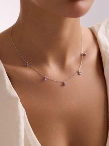 Lodie Silver Srebrny naszyjnik z elementami ozdobnymi - dł. 42 cm rozmiar: onesize. Szare naszyjniki Lodie Silver, z cyrkonią, srebrne. Za 113,99 zł.