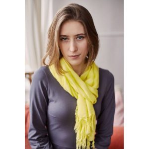 Szal wiskozowy Capri ONE SIZE żółty. Szaliki marki Marie Zélie. Za 127,00 zł.