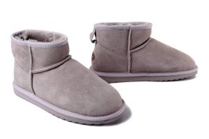 EMU AUSTRALIA W10937 Stinger Micro dusk, botki damskie. Szare botki EMU Australia, na zimę, bez wzorów, ze skóry, bez obcasa, bez zapięcia. Za 535,91 zł.