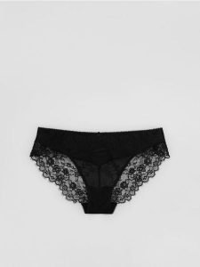 Koronkowe majtki figi - czarny. Czarne figi Reserved, bez wzorów, z koronki. Za 39,99 zł.