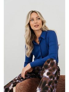 &Co Woman Bluzka "Lotte" w kolorze niebieskim rozmiar: XL. Niebieskie bluzki &Co Woman, xl, bez wzorów, bez kołnierzyka, bez ramiączek. Za 200,60 zł.