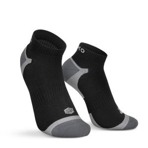 Krótkie skarpety turystyczno-trekkingowe unisex Loerie. Czarne skarpetki SIROKO, bez wzorów. Za 76,00 zł.