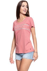 MUSTANG T SHIRT DAMSKI Alina C Print Canyon Rose 1008945 8187. Czerwone t-shirty Mustang, s, bez wzorów, bez kołnierzyka, bez ramiączek. W wyprzedaży za 29,99 zł.