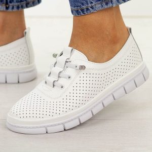 Białe ażurowe skórzane półbuty damskie Filippo Dp7671/26. Białe półbuty Filippo, na jesień, w ażurowe wzory, z jeansu, z okrągłym noskiem, bez obcasa, na płaskiej podeszwie, bez zapięcia. W wyprzedaży za 197,10 zł.