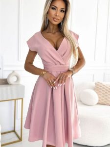 Sukienka Model Scarlett 348-9 Powder Pink - Numoco. Różowe sukienki NUMOCO, na komunię, l, bez wzorów, z elastanu, eleganckie, bez kołnierzyka, plus size, bez ramiączek, kopertowe. Za 320,90 zł.