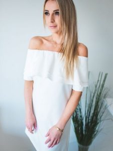 Sukienka Model Sandra Ecru - Jersa. Sukienki Jersa, na lato, l, bez wzorów, z bawełny, bez kołnierzyka, bez ramiączek, mini. Za 347,66 zł.