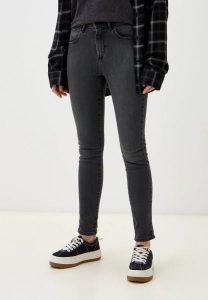 DAMSKIE SPODNIE WRANGLER HIGH SKINNY ASHES 112328879. Rurki Wrangler, z jeansu. Za 229,99 zł.