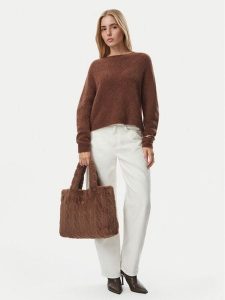 Guess Torebka W6BZ14 W4361 Brązowy. Brązowe torebki klasyczne Guess, z aplikacjami, z materiału, bez dodatków. Za 394,99 zł.