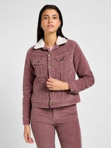LEE DAMSKA KURTKA JEANSOWA LEE SHERPA RIDER JKT DREAMY MAUVE 112355172. Fioletowe kurtki Lee, l, bez wzorów, z jeansu, bez kaptura. W wyprzedaży za 179,99 zł.