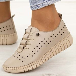 Szare ażurowe skórzane półbuty damskie T.Sokolski 4001. Szare półbuty Sokolski, na jesień, w ażurowe wzory, z jeansu, z okrągłym noskiem, bez obcasa, na płaskiej podeszwie, bez zapięcia. Za 259,00 zł.