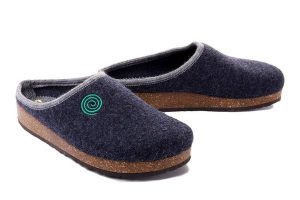 DR. BRINKMANN 320094-05 navy, kapcie damskie. Niebieskie kapcie Dr. Brinkmann, bez wzorów. Za 204,90 zł.