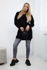 Bluza z kapturem z naszywkami czarna. Czarne bluzy KESI, l, z aplikacjami, z bawełny, z kapturem. Za 278,10 zł.