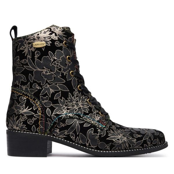 Trzewiki Laura Vita. Czarne botki LAURA VITA, bez wzorów, bez obcasa, na płaskiej podeszwie, bez zapięcia. Za 389,99 zł.