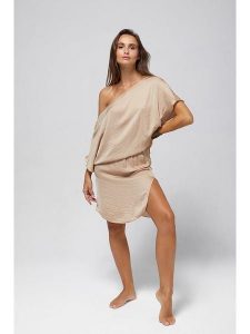 Beliza Sukienka "Jul" w kolorze beżowym rozmiar: M. Brązowe sukienki Beliza, m, bez wzorów, bez kołnierzyka, bez ramiączek, midi. Za 231,13 zł.