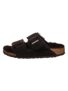 Birkenstock Skórzane klapki "Arizona" w kolorze czarnym rozmiar: 38. Czarne klapki Birkenstock, bez wzorów, z wełny, z otwartym noskiem, bez obcasa. Za 399,71 zł.