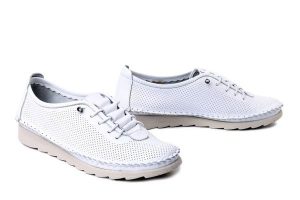 ARTIKER RELAKS 54C0750 biały, półbuty damskie. Białe półbuty Artiker Relaks, na lato, bez wzorów, ze skóry, bez obcasa, bez zapięcia. Za 186,92 zł.