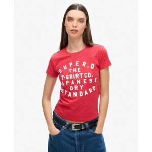 Dopasowany t-shirt z nadrukiem w reliefie. Brązowe koszulki sportowe Superdry, bez wzorów, bez ramiączek. W wyprzedaży za 118,60 zł.