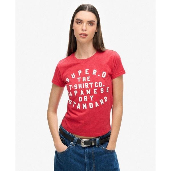 Dopasowany t-shirt z nadrukiem w reliefie. Brązowe koszulki sportowe Superdry, bez wzorów, bez ramiączek. W wyprzedaży za 118,60 zł.