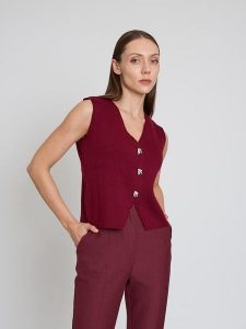 BGN Kamizelka w kolorze bordowym rozmiar: 36. Czerwone kamizelki BGN, bez wzorów, bez kołnierzyka, bez ramiączek, bez kaptura. Za 78,99 zł.