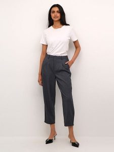 Kaffe Spodnie w kolorze antracytowym rozmiar: 40. Szare spodnie z wysokim stanem Kaffe, bez wzorów, z materiału, z podwyższonym stanem. Za 181,76 zł.