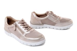 Caprice 9-23700-42 345 taupe comb, półbuty damskie. Brązowe półbuty Caprice, bez wzorów, bez obcasa, bez zapięcia. Za 299,90 zł.