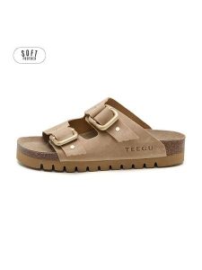 Teegu Skórzane klapki w kolorze jasnobrązowym rozmiar: 39. Brązowe klapki teegu, bez wzorów, z otwartym noskiem, bez obcasa. Za 195,99 zł.