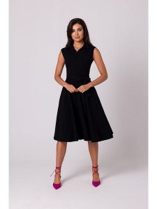 Be Wear Sukienka w kolorze czarnym rozmiar: L. Czarne sukienki Be Wear, l, bez wzorów, z tkaniny, bez kołnierzyka, bez ramiączek, midi, rozkloszowane. Za 363,45 zł.