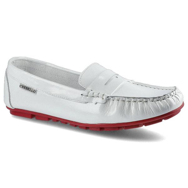 Mokasyny damskie Chebello, naturalna skóra licowa z charakterystycznym przeszyciem mokasynowym paskiem na podbiciu oraz elastyczną podeszwą z kontras. Białe półbuty CheBello, bez wzorów, ze skóry, bez obcasa, bez zapięcia. Za 159,00 zł.