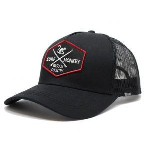 Czapka Trucker - 5 Paneli / Z recyklingu / Jeden rozmiar (Czarny). Czarne czapki SURF MONKEY, z aplikacjami, z bawełny. Za 135,96 zł.