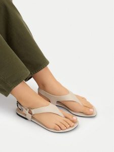 G-Star Raw Sandały EO-ELLIS-01 Kremowy. Białe sandały G-Star, bez wzorów, ze skóry, bez obcasa, na płaskiej podeszwie, bez zapięcia. Za 156,99 zł.
