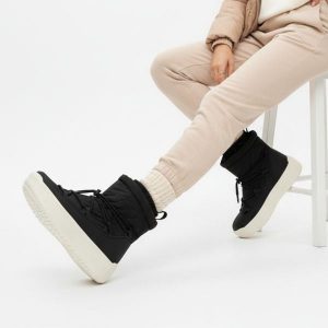 Czarne Śniegowce Filippo Ciepłe Buty Damskie Na Platformie. Czarne buty zimowe Filippo, z jeansu, bez obcasa, na platformie, bez zapięcia. Za 159,00 zł.