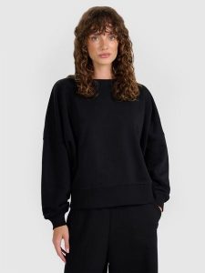4F Bluza dresowa nierozpinana bez kaptura damska - czarna S. Czarne bluzy 4f, l, bez wzorów, z bawełny, bez kaptura. Za 179,99 zł.