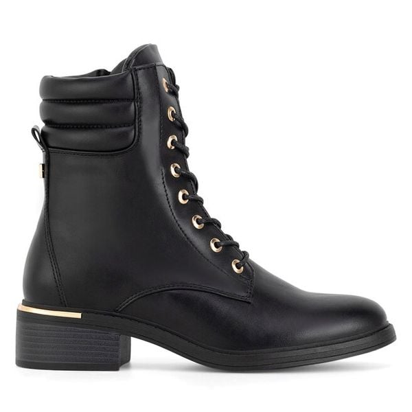 Trzewiki Jenny Fairy. Czarne botki Jenny Fairy, bez wzorów, bez obcasa, na płaskiej podeszwie, bez zapięcia. Za 119,99 zł.