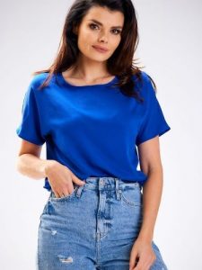 Bluzka Model A588 blue - awama. Niebieskie bluzki Awama, l, bez wzorów, z wiskozy, eleganckie, bez kołnierzyka, bez ramiączek. Za 173,72 zł.
