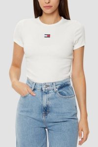 TOMMY JEANS Damski t-shirt w kolorze ecru. Brązowe t-shirty Tommy Jeans, s, bez wzorów, z jeansu, bez kołnierzyka, bez ramiączek. W wyprzedaży za 143,99 zł.
