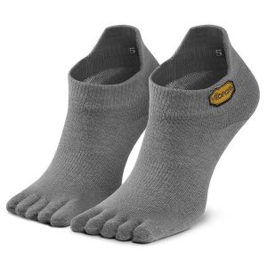 Skarpety krótkie Vibram Fivefingers. Szare skarpetki Vibram Fivefingers, bez wzorów. Za 74,99 zł.