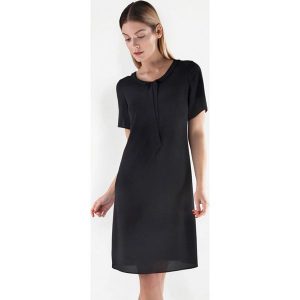Sukienka w kolorze czarnym. Sukienki marki Far Far Fashion. W wyprzedaży za 114,95 zł.