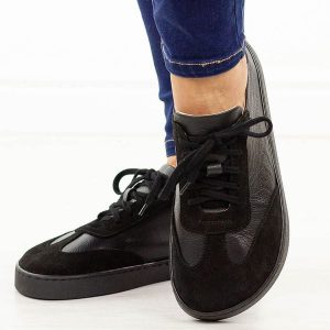 Czarne skórzane Polskie półbuty damskie barefoot Deoni Bf01. Czarne półbuty Deoni, na wiosnę, bez wzorów, z jeansu, bez obcasa, bez zapięcia. W wyprzedaży za 377,10 zł.