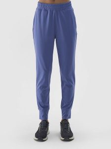 4F Spodnie dresowe w kolorze niebieskim rozmiar: S. Niebieskie spodnie dresowe 4f, s, bez wzorów, z dresówki. Za 70,57 zł.