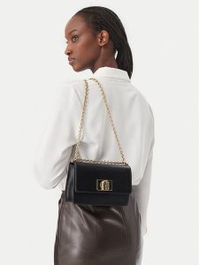 Furla Torebka BAFKACO ARE000 O6000 Czarny. Czarne kuferki Furla, bez wzorów, ze skóry, bez dodatków. Za 1 559,00 zł.