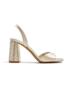 Aldo Skórzane sandały w kolorze kremowym na obcasie rozmiar: 36. Brązowe sandały ALDO, bez wzorów, z otwartym noskiem, bez obcasa, na koturnie, bez zapięcia. Za 130,99 zł.