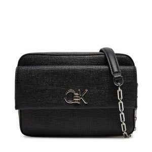 Torebka Calvin Klein. Czarne torebki klasyczne Calvin Klein, bez wzorów, bez dodatków. Za 319,99 zł.