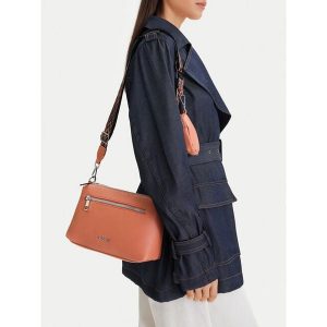 Torebka Lasocki. Brązowe listonoszki Lasocki, bez wzorów, bez dodatków. Za 189,99 zł.