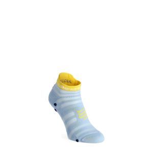 Skarpety do biegania Compressport Pro Racing Socks v4.0 UL Run Low. Niebieskie skarpetki Compressport, bez wzorów. Za 70,99 zł.