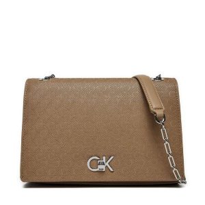 Torebka Calvin Klein. Brązowe torebki klasyczne Calvin Klein, bez wzorów, bez dodatków. Za 359,99 zł.